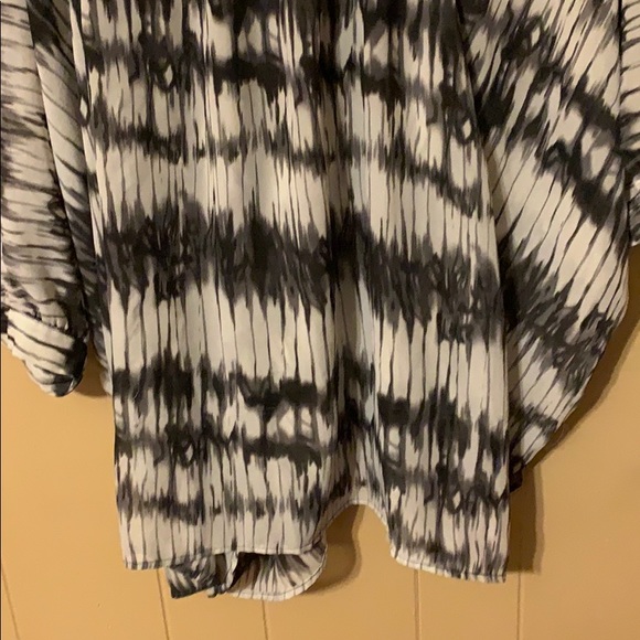 Isabella Rodriguez Tunic Top - Picture 7 of 7